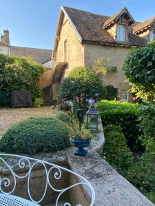 Appartements maison delalonde Autun centre charmant meuble 5 places : photos des chambres