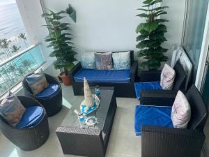 Beachfront Three Bedroom apt with Jacuzzi