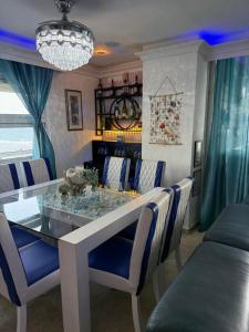 Beachfront Three Bedroom apt with Jacuzzi