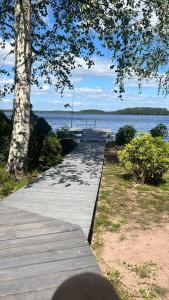 Saunamökki Kurjenrahkan kansallispuistossa