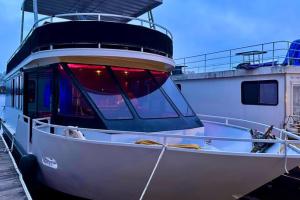 b3 Couples Therapy Yacht