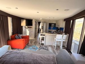 b3 Couples Therapy Yacht