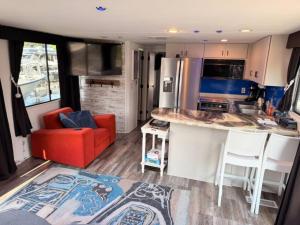 b3 Couples Therapy Yacht