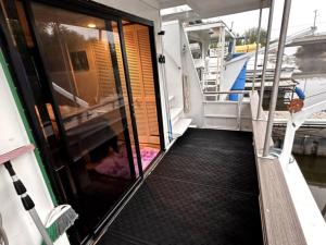 b3 Couples Therapy Yacht