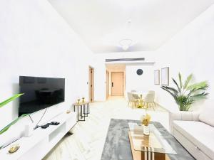 Stylish 1 Bedroom Apartment in the Heart of JVC