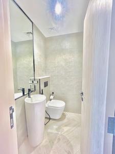 Stylish 1 Bedroom Apartment in the Heart of JVC