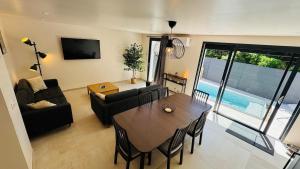 Maisons de vacances Villa moderne 3 ch piscine privee parking : photos des chambres