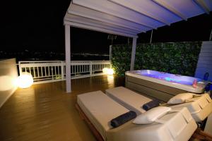 Alex Suites Lycabettus View with Outdoor Jacuzzi