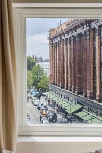 Knightsbridge Chic 1BR Beside Harrods with Netflix