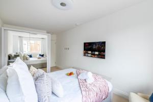 Knightsbridge Chic 1BR Beside Harrods with Netflix