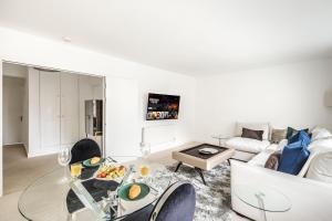 Knightsbridge Chic 1BR Beside Harrods with Netflix