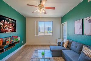 Posh 1BD Walk to Westgate Pool Gym WD - 3hvězdičkové hotely ve městě Glendale