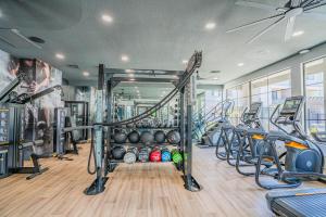 Glitzy 2BR Walk to Westgate Pool Gym WD