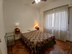 Departamento 2 ambientes, frente al Casino Central