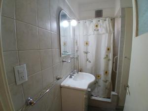 Departamento 2 ambientes, frente al Casino Central