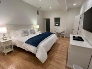 Southampton Village Near Ocean & Shops - Suite A
