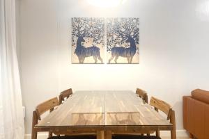 2BR The Redwoods Fairview w Free Parking