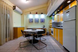 Akhris Studio Gallery
