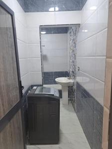 Modern 2 Bedroom Apartment Prime Location with Stylish Interiors