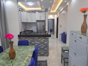 Modern 2 Bedroom Apartment Prime Location with Stylish Interiors