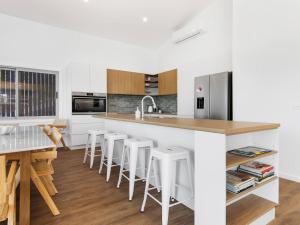 Garden Bay Coastal Retreat