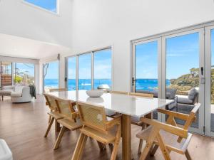 Garden Bay Coastal Retreat