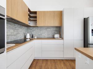 Garden Bay Coastal Retreat