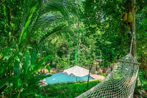 Jungle River Villa for 10 - Pool, Yoga, Tubing Near Ubud