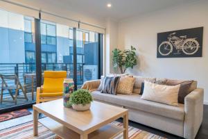 Bright 3 level townhouse