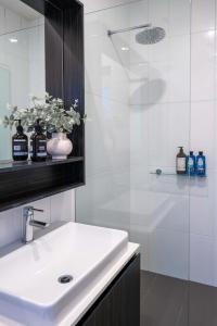 Bright 3 level townhouse