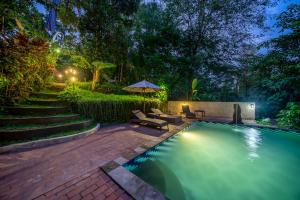 Jungle River Villa for 10 - Pool, Yoga, Tubing Near Ubud