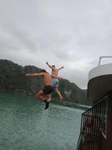 Sunlight Boutique cruise 5 cabin Lan Ha Bay