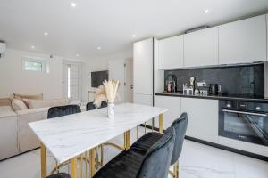 Villas For travelers looking for a beach : photos des chambres