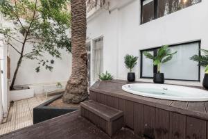 MOT Villa Teodoro Garcia 2100 - 6 Bd Embassies Zone