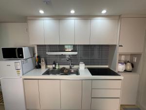 서울 강남 서초역 개인테라스 성수 압구정 삼성역 Coex 성형 피부과 방 2개 가족여행 퀸베드3