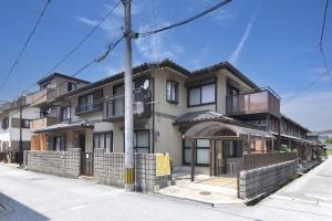 HIKONE-Step 彦根ステップ 彦根駅徒歩4分 軽自動車用無料駐車場 彦根城徒歩15分 15名まで 戸建貸切