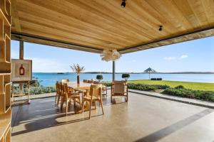 Waiheke Island Coastal Retreat