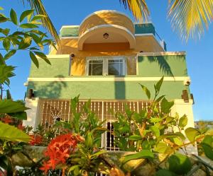 Birdies Suite & Rooftop Lounge