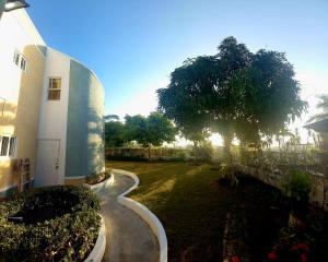 Birdies Suite & Rooftop Lounge