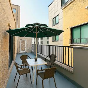 서울 강남 서초역 개인테라스 성수 압구정 삼성역 Coex 성형 피부과 방 2개 가족여행 퀸베드3