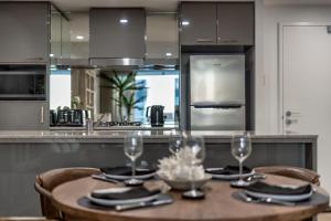 Luxury Condo 2bed, 1bath, Spa, Gym, Sauna, Pool