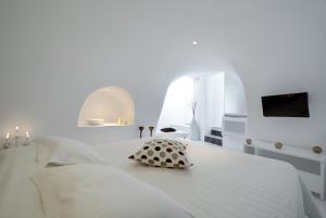 Dream Island Hotel Santorini Greece