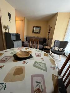 TOUR DE GARDE AX LES THERMES