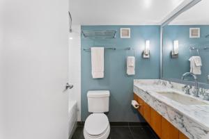 Ala Moana Hotel Sleeps 4 near beach