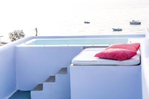 Blue Waves Suites & Apartments Santorini Greece