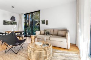 Bangalay Villa 15 just Steps from Seven Mile Beach