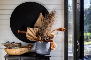 Bangalay Villa 15 just Steps from Seven Mile Beach