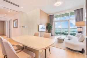 Modern Home with Private Beach & Full Marina View - 4hvězdičkové hotely ve městě Dubaj