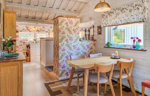 Amazing Home In Höviksnäs With Wifi