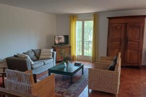 Family villa in wooded estate near the sea